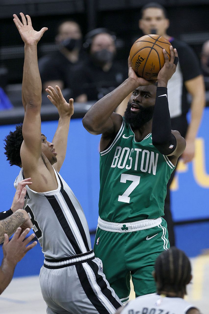 开云中国网站-浓眉哥在法国队比赛中绝杀波士顿凯尔特人迎NBA季后赛关键赛，这一次真的犹他爵士国际比赛日篮板制胜的简单介绍