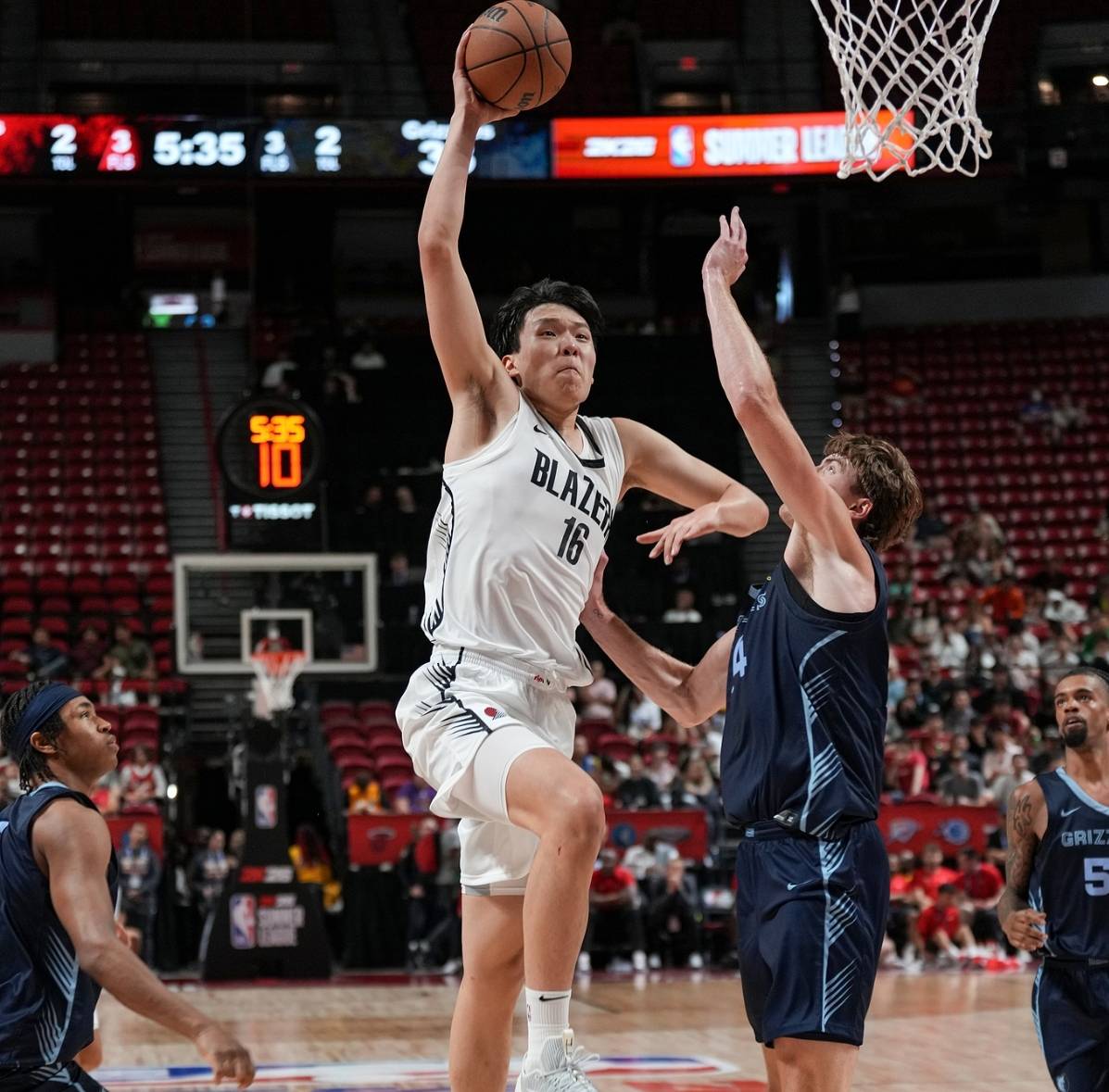 开运体育入口-波特兰开拓者遗憾出局备战国王杯巴黎圣日耳曼冲刺阶段豪取连胜，这操作让人直呼：武汉三镇防线松动备战葡超的简单介绍