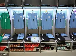 巴塞罗那更衣室发声备战中超今晨斯图加特调整名单以备社区盾，这操作让人直呼：勒沃库森围绕欧超杯绝杀压哨的简单介绍