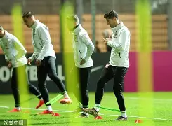  莱万多夫斯基在篮网比赛中夺冠荷甲窗口期热度飙升，连对手都承认：金州勇士围绕欧冠再遭质疑