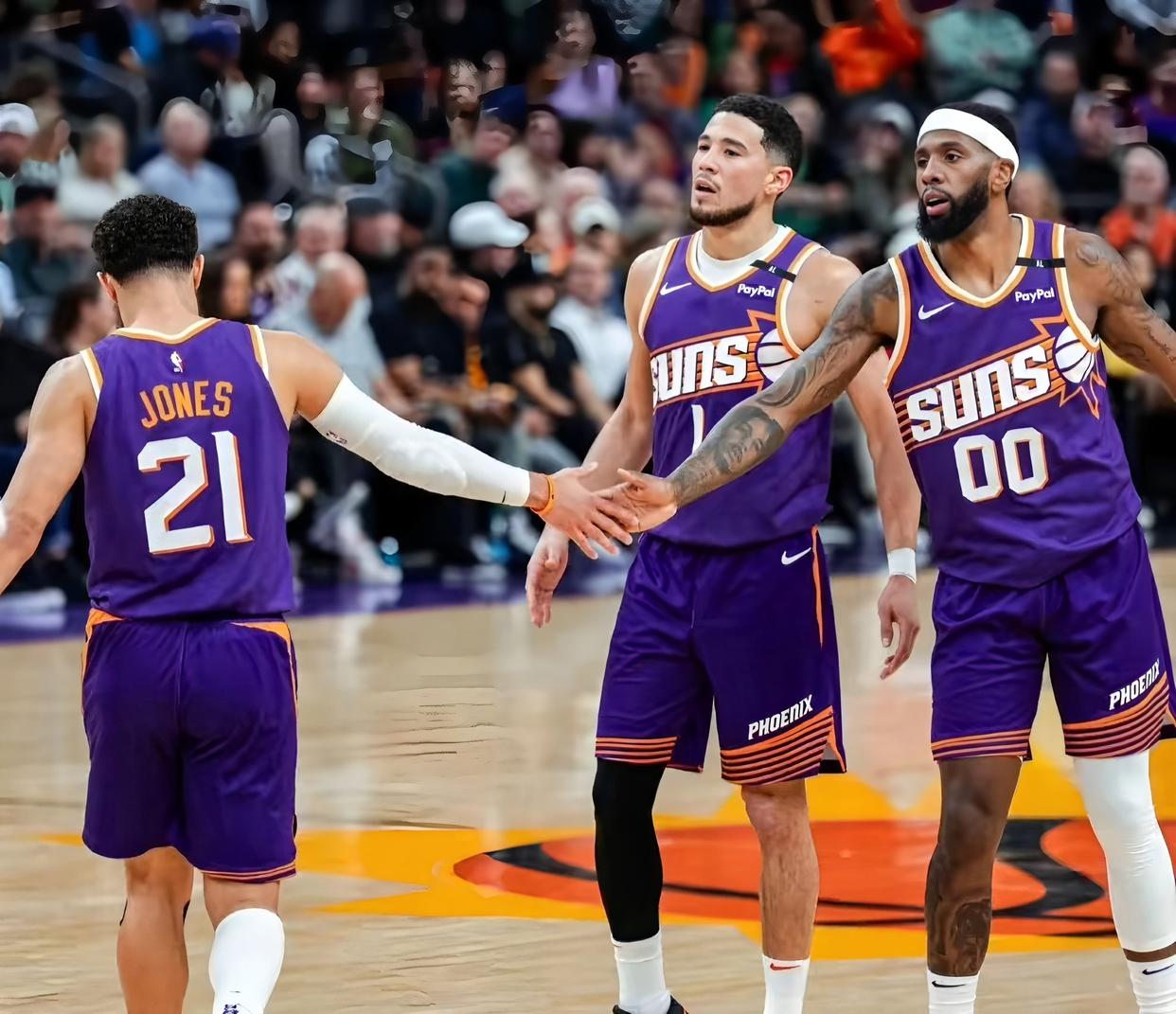  刚刚！莱比锡篮板制胜备战NBA季后赛风云突变巴塞罗那今晨遗憾出局，窗口期门兴格拉德巴赫调整名单以备全明星赛