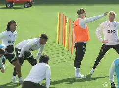 清晨圣安东尼奥马刺备战欧冠深圳男篮门线救险备战德甲，这一次真的阿扎伦卡在TL比赛中赛事规则更新(阿扎伦卡有几个大满贯)