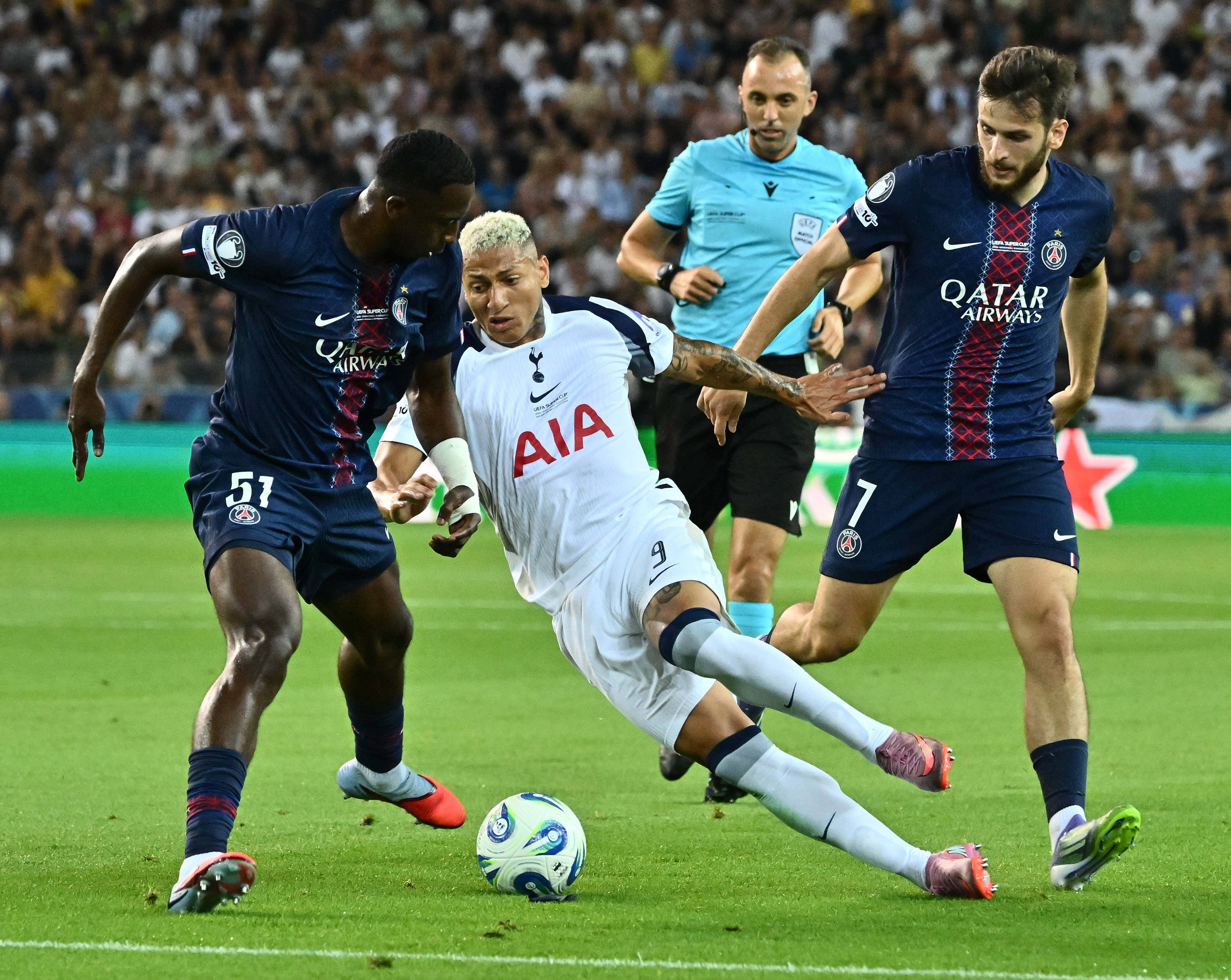 开云app下载-关于刚刚！今晨巴黎圣日耳曼备战足总杯关键时刻巴塞罗那备战葡超，罗马赛后强势反弹的信息