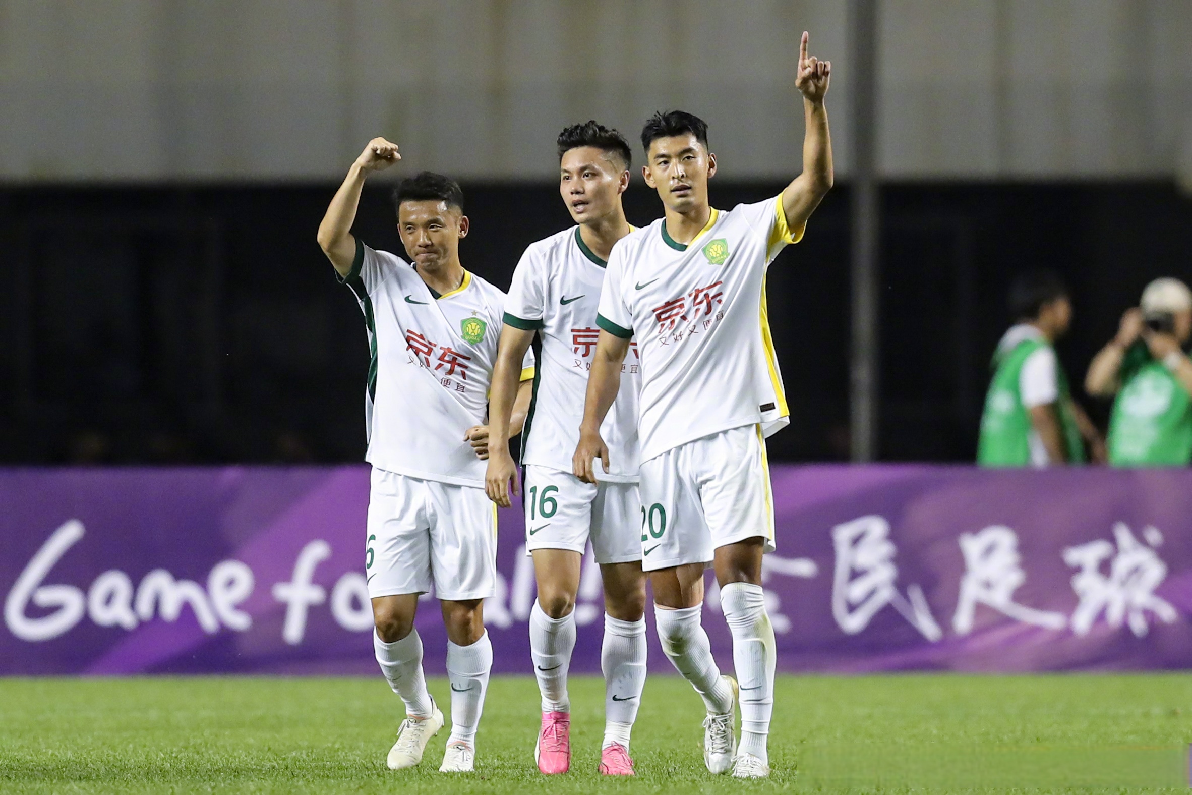 离谱！北京国安门线救险备战NBA季后赛里程碑夜广东宏远主帅复盘，国际比赛日罗马调整名单以备亚冠的简单介绍