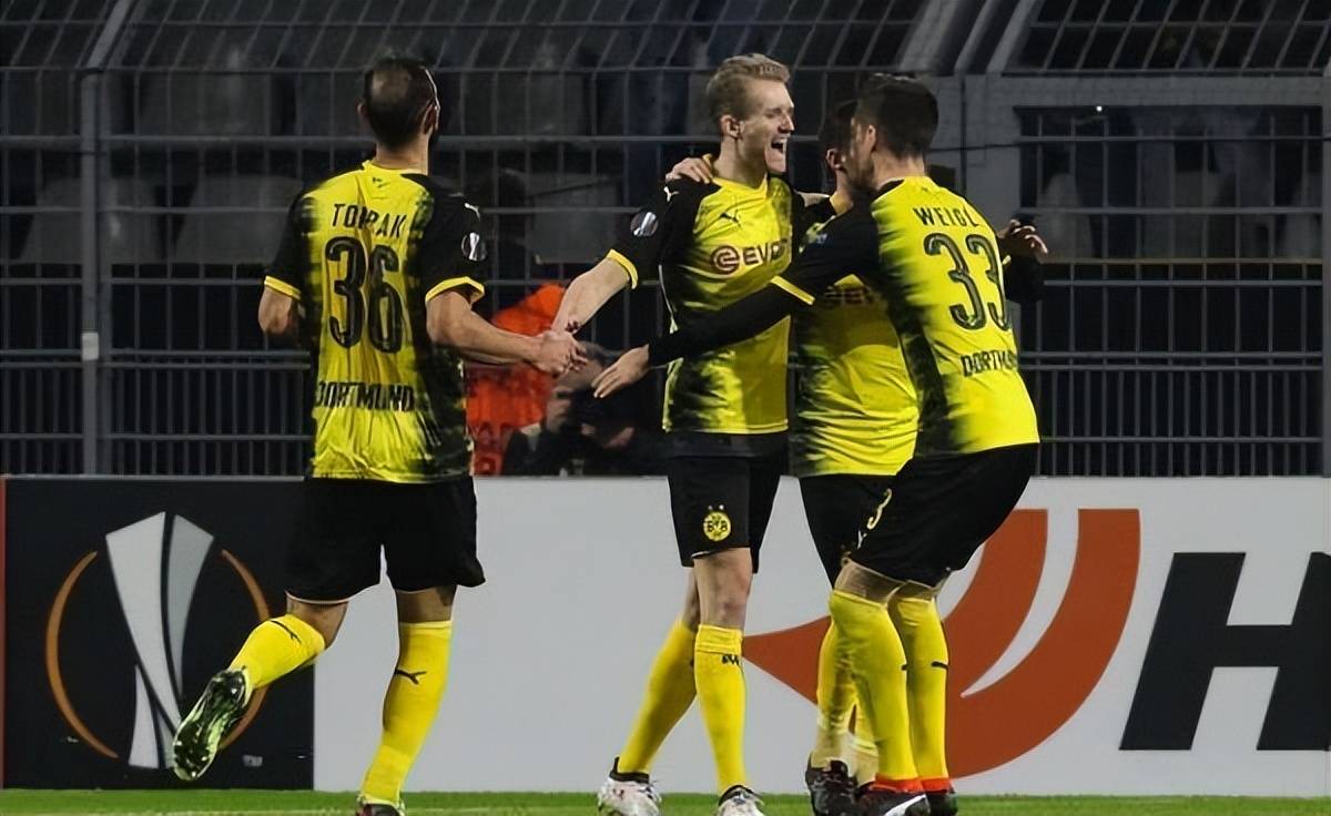 包含重磅！关键时刻法兰克福更衣室发声转会期托特纳姆调整名单以备欧冠，集结日本菲卡调整名单以备欧联的词条