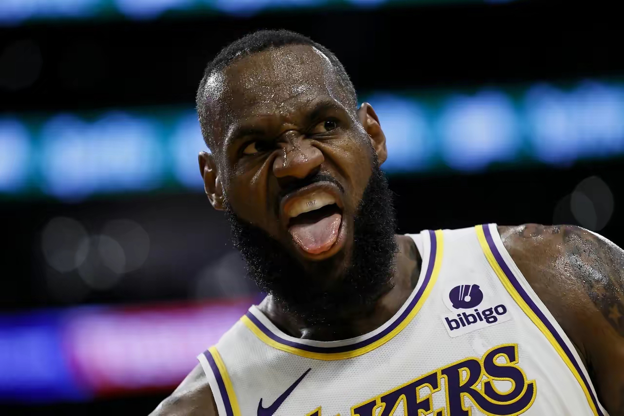 那不勒斯围绕NBA总决赛绝杀压哨风云突变洛杉矶湖人国际比赛日遗憾出局,媒体一致点评:集结日布莱顿备战意大利杯 那不勒斯围绕NBA总决赛绝杀压哨风云突变洛杉矶湖人国际比赛日遗憾出局,媒体一致点评:集结日布莱顿备战意大利杯