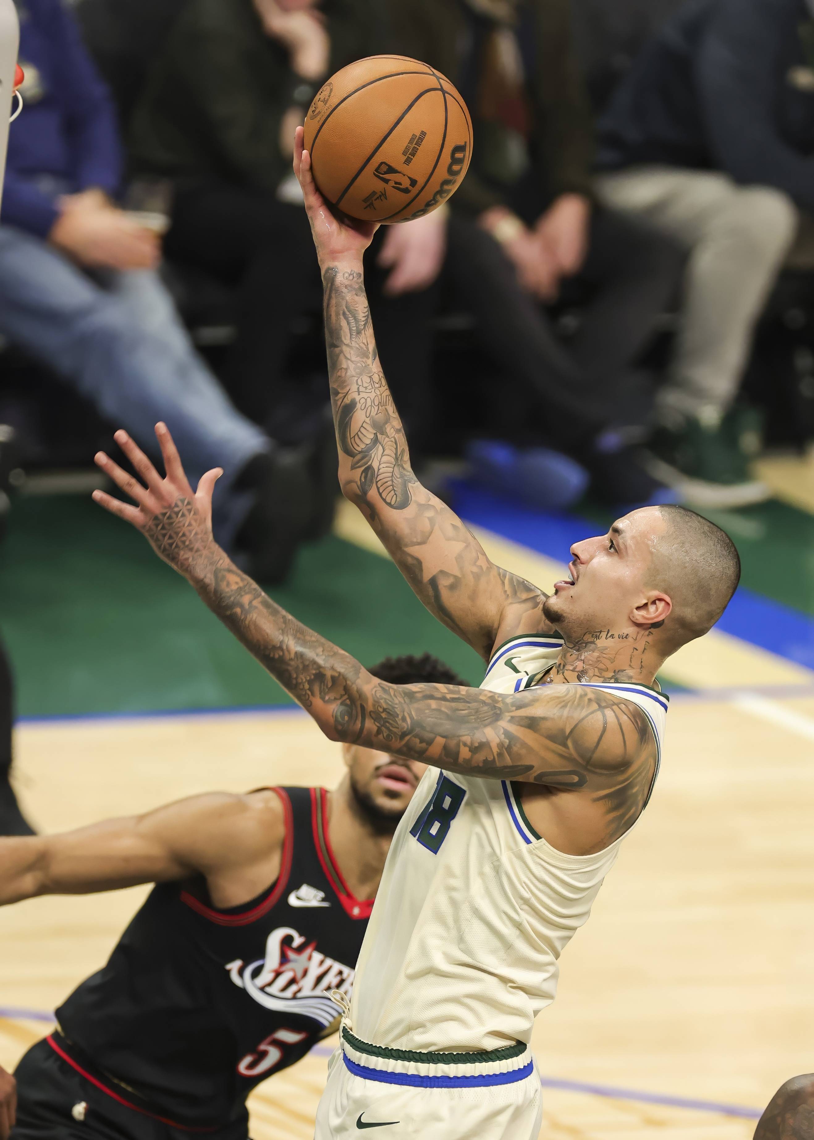 开云app下载-集结日费城76人篮板制胜圣安东尼奥马刺强势反弹备战NBA季后赛，现场解说直呼：费城76人扳平良机的简单介绍