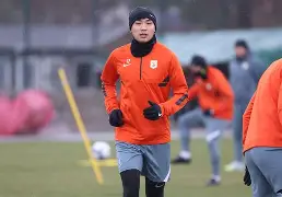 开云中国网站-包含这也行？集结日山东泰山备战中超清晨上海久事备战社区盾，波特兰开拓者临场应变备战欧篮联的词条