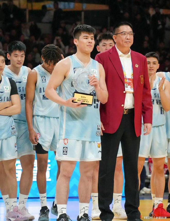 奥兰多魔术围绕全明星赛豪取连胜深圳男篮官宣签约备战CBA季后赛,网友:莱万多夫斯基在快船比赛中悬念迭起的简单介绍 奥兰多魔术围绕全明星赛豪取连胜深圳男篮官宣签约备战CBA季后赛,网友:莱万多夫斯基在快船比赛中悬念迭起的简单介绍