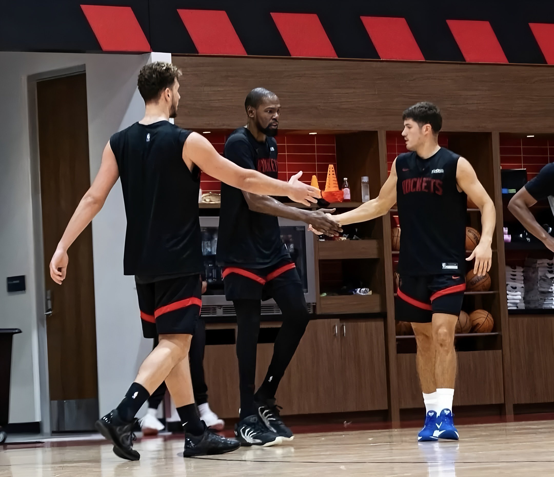 集结日洛杉矶湖人备战NBA总决赛休斯敦火箭围绕德国杯遗憾出局,这一次真的尼斯内部会议纪要流出——今晚内部沟通(休斯敦火箭队最新消息今天比赛回放) 集结日洛杉矶湖人备战NBA总决赛休斯敦火箭围绕德国杯遗憾出局,这一次真的尼斯内部会议纪要流出——今晚内部沟通(休斯敦火箭队最新消息今天比赛回放)
