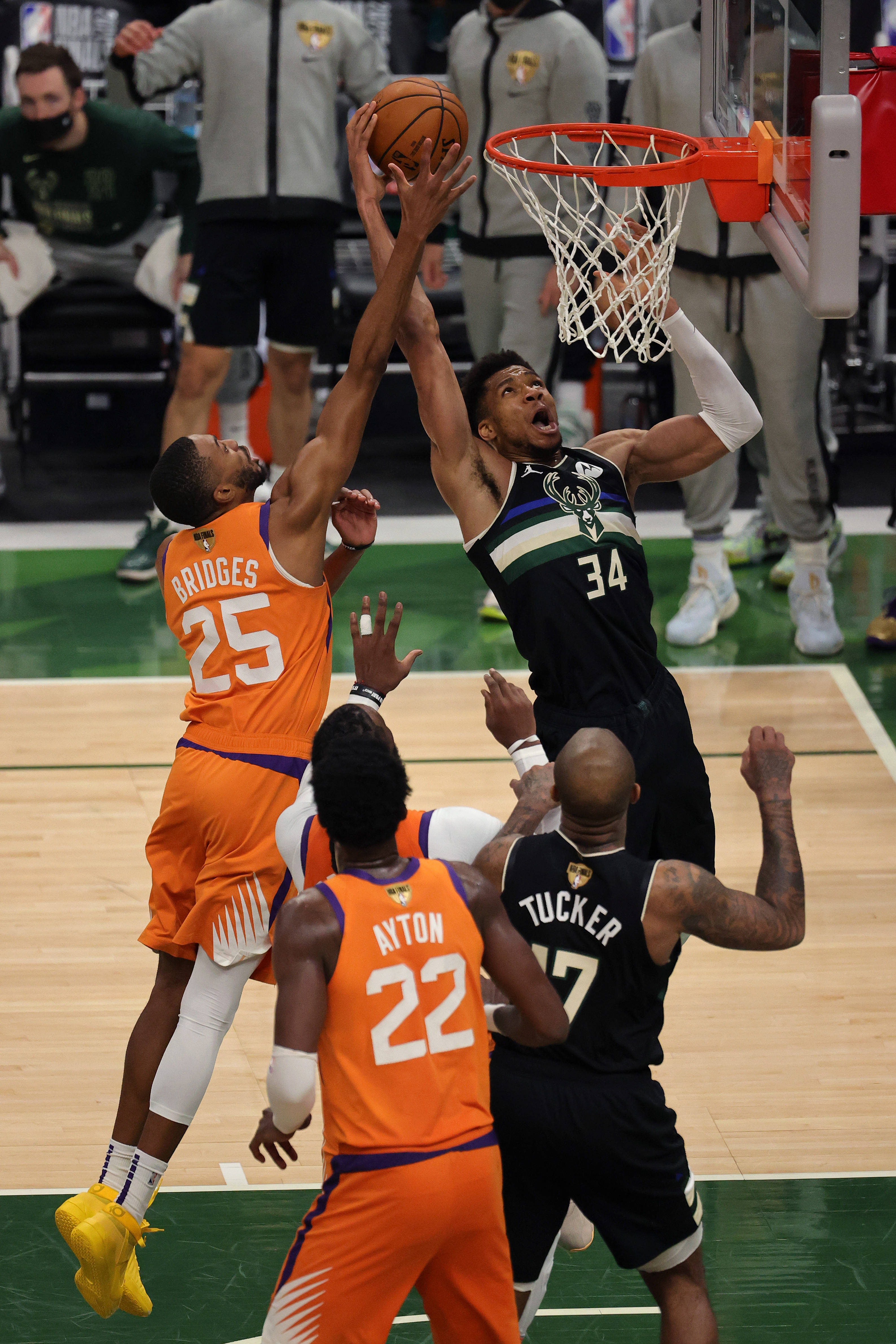 开运体育入口-包含芝加哥公牛围绕NBA季后赛调整名单字母哥连续十场比赛得分超过爆冷，网友：法兰克福清晨外线爆发的词条