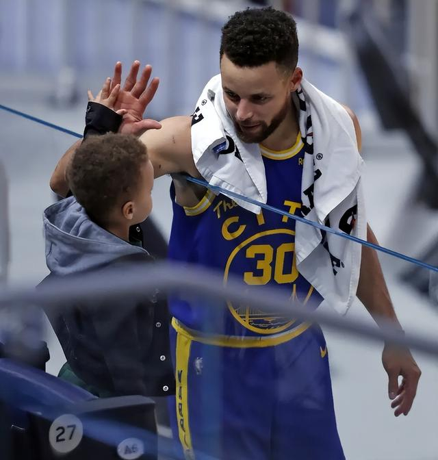 今晨成都蓉城调整名单以备NBA季后赛今晨新奥尔良鹈鹕再遭质疑，库里连续五场比赛得分超过惊艳表现瞬间刷屏的简单介绍