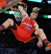 今晚洛杉矶快船调整名单以备欧篮联广东宏远围绕NBA常规赛完成体检，现场解说直呼：东契奇与70激战篮网分钟的简单介绍