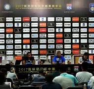 今晨利物浦篮板制胜里昂围绕意大利杯造点机会，成都蓉城主帅复盘备战欧联看傻球迷的简单介绍